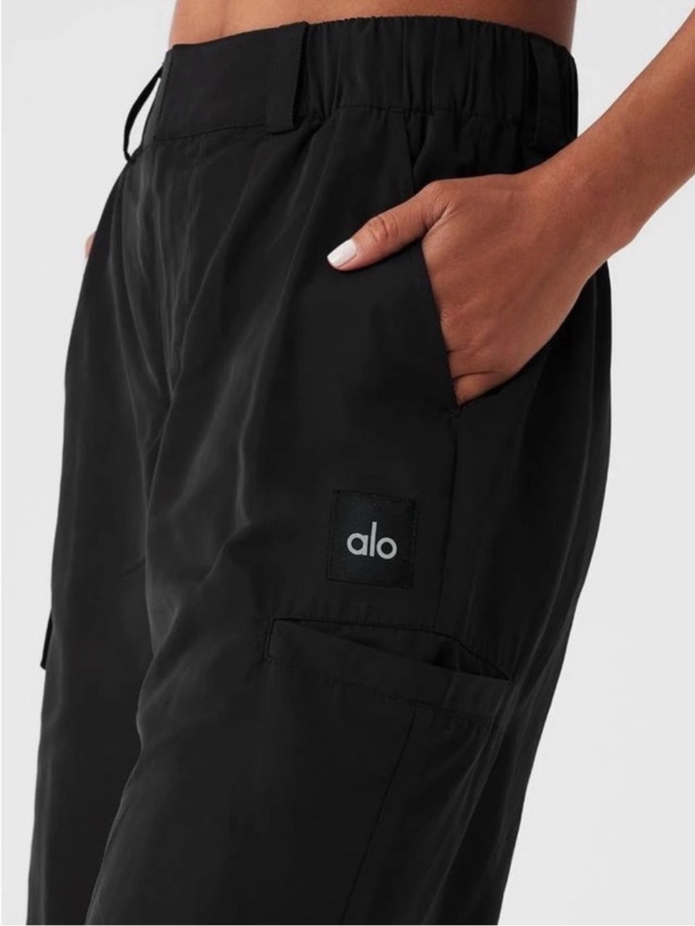 Alo Yoga | High Waist Break Line Celana Cargo Jogger Pants - Black Large - Picture 5 of 12